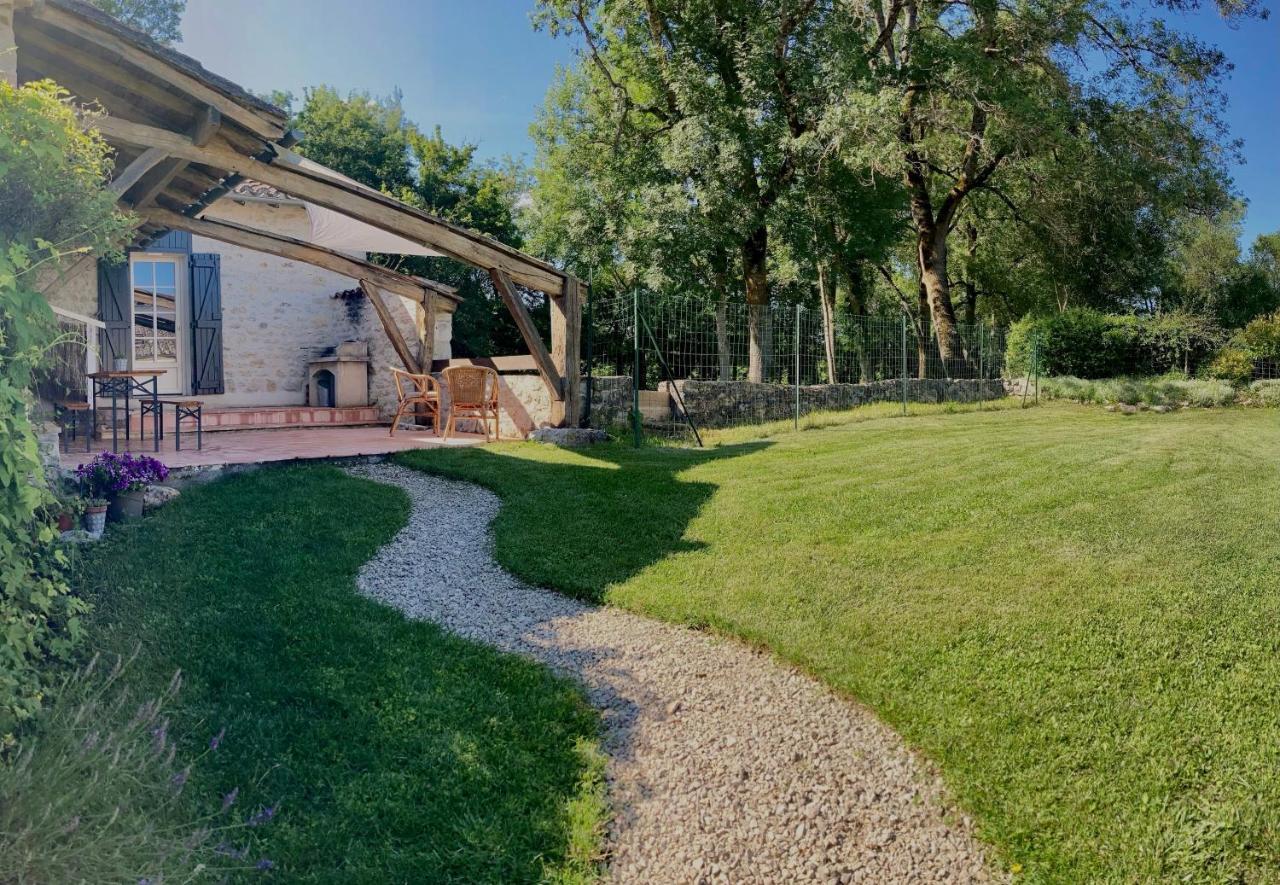Gite De Charme Avec Piscine Montpezat-de-Quercy Exteriör bild